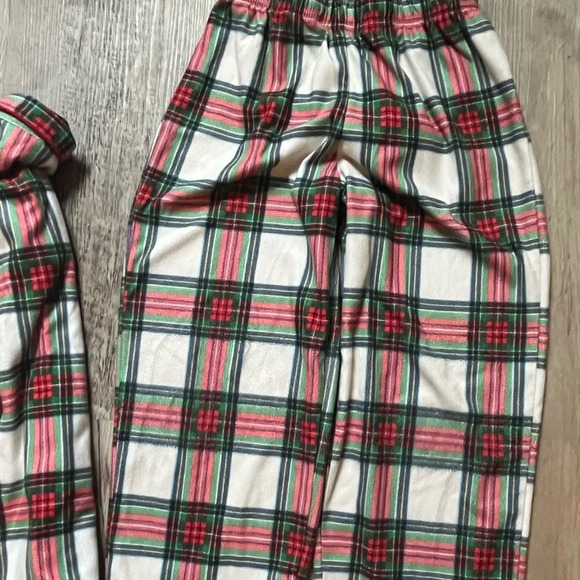 Kids size 6 Christmas pj set Holiday red and green plaid - Picture 5 of 8